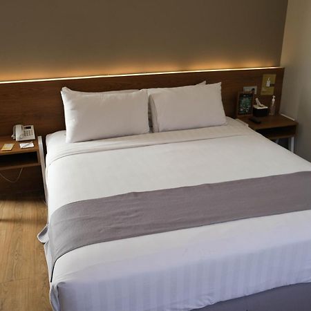 Allstay Hotel Semarang Simpang Lima Exterior foto